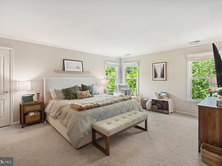 2207 Frank St — Photo 28
