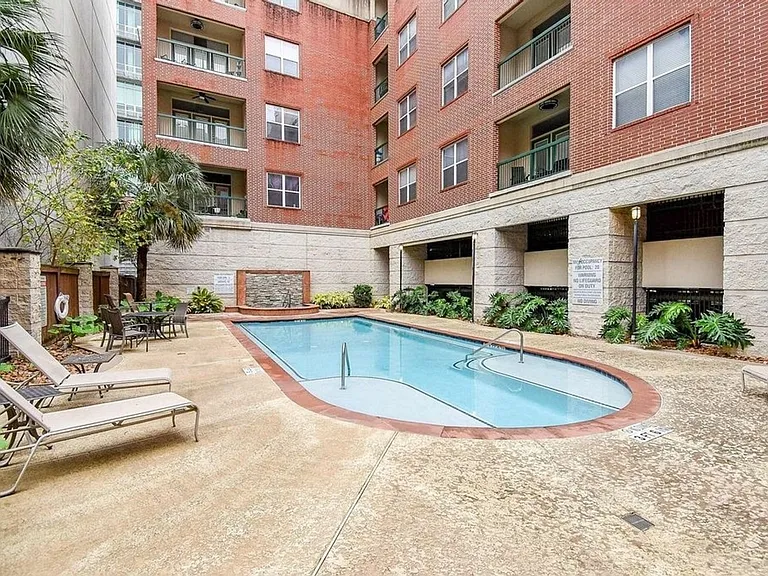 300 Saint Joseph Pkwy #421 — Photo 16