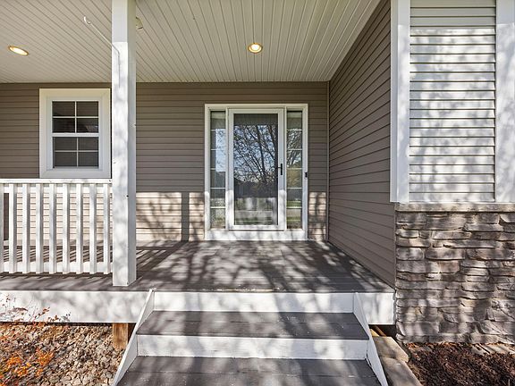 3rd image of 22618 Zion Pkwy NW