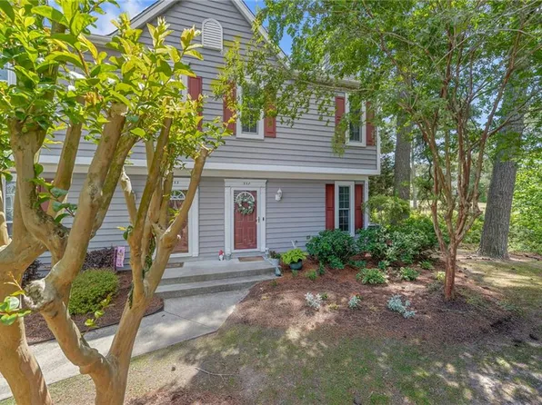 557 Englehard Dr, Virginia Beach, VA 23462