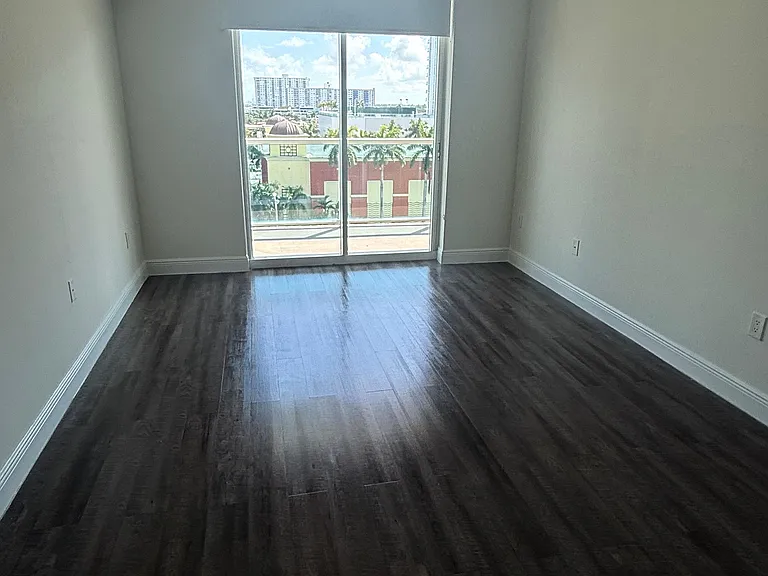 17000 N Bay Rd #507 — Photo 5