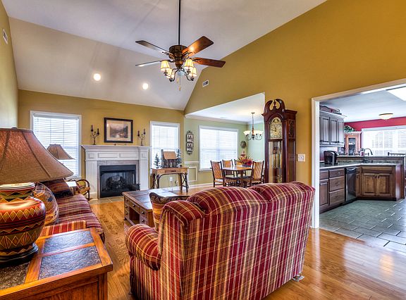 4th image of 1823 Marian Ln
