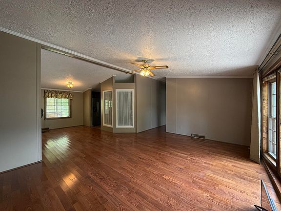 2nd image of 104 Fuson St