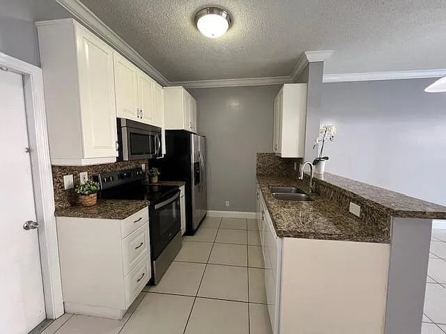 2163 Madeira Dr — Photo 4