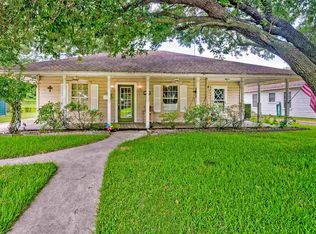 928 West Dr, Port Neches, TX 77651