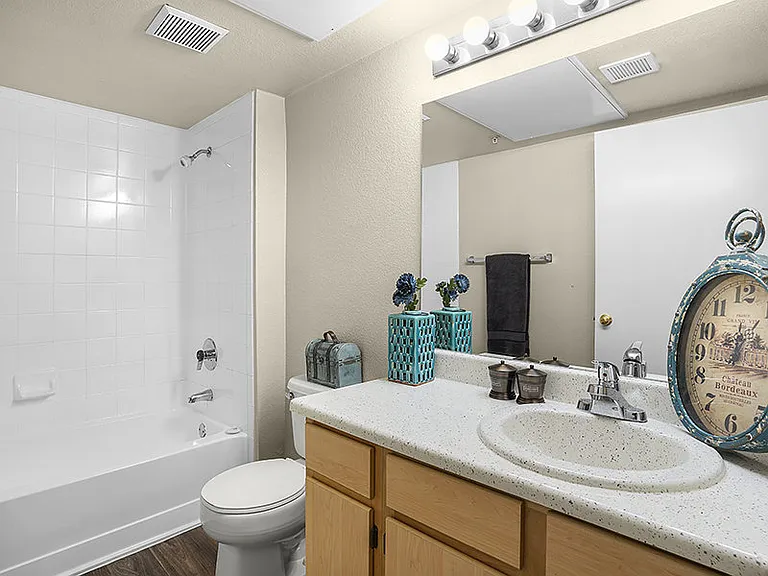 Rio Santa Fe Apartments — Photo 9