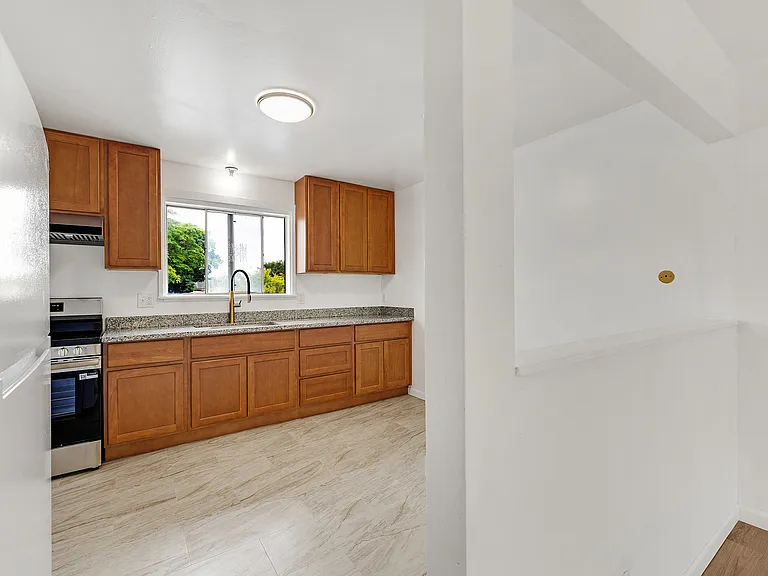 1364 C St #3 — Photo 7
