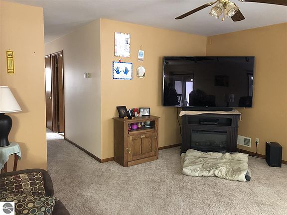 2nd image of 5469 Lake Shore Dr