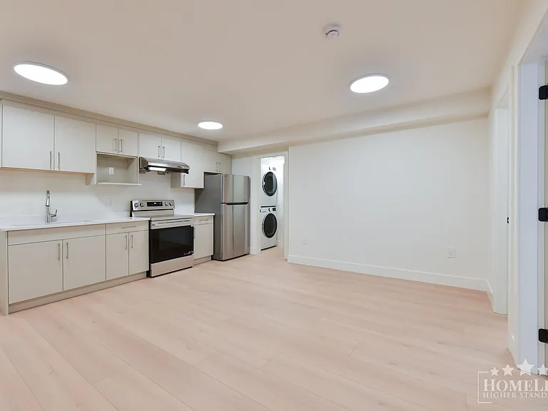 11004 78th Ave #BASEMENT — Photo 5