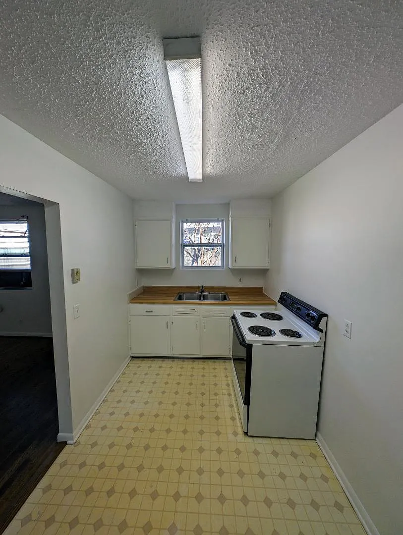 905 Fatherland St - 905 C — Photo 3