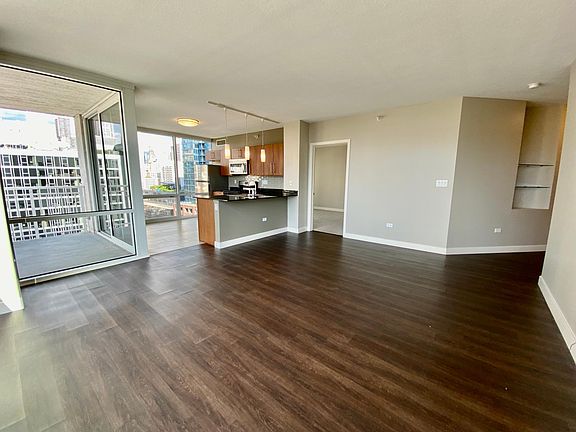 5th image of 145 W Ontario St #806
