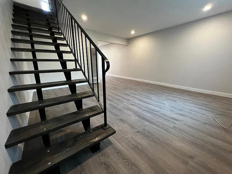 429 W Elk Ave #B — Photo 18