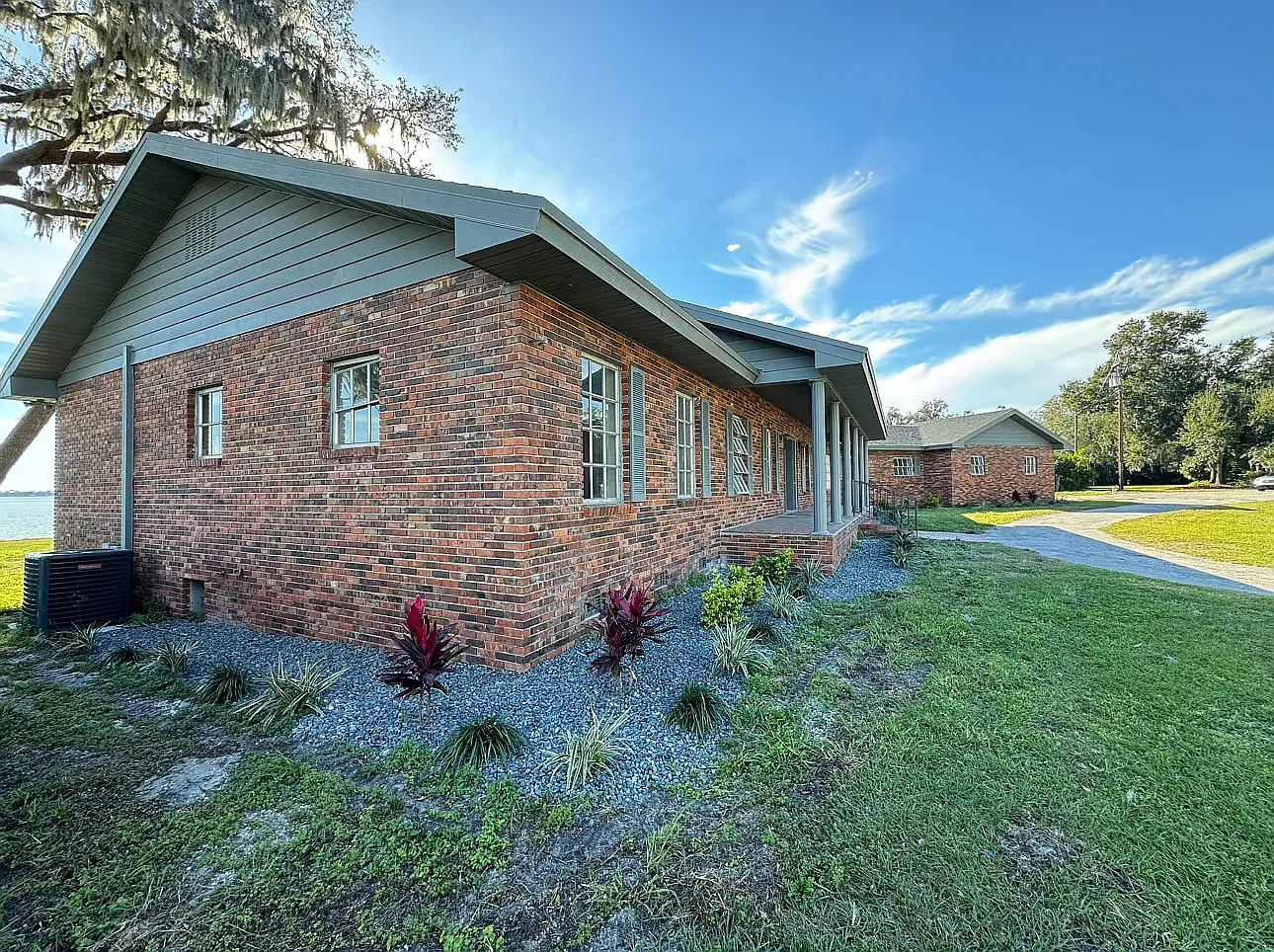 5 bed, 3195 sqft, $2,950 — Photo 2