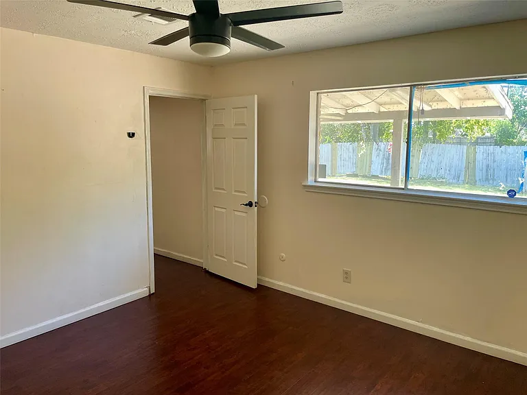 11615 Carvel Ln — Photo 8
