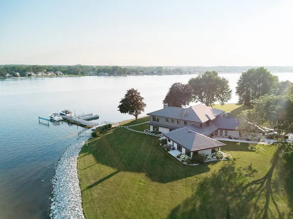 55 Utopia Cir, Sturgeon Bay, WI 54235