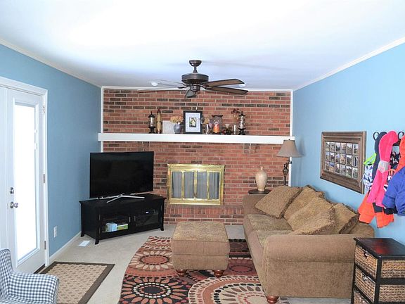3rd image of 8846 Anna Ct