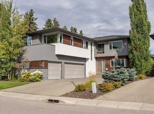 14 W Wexford Way SW, Calgary, AB T3H 0H1