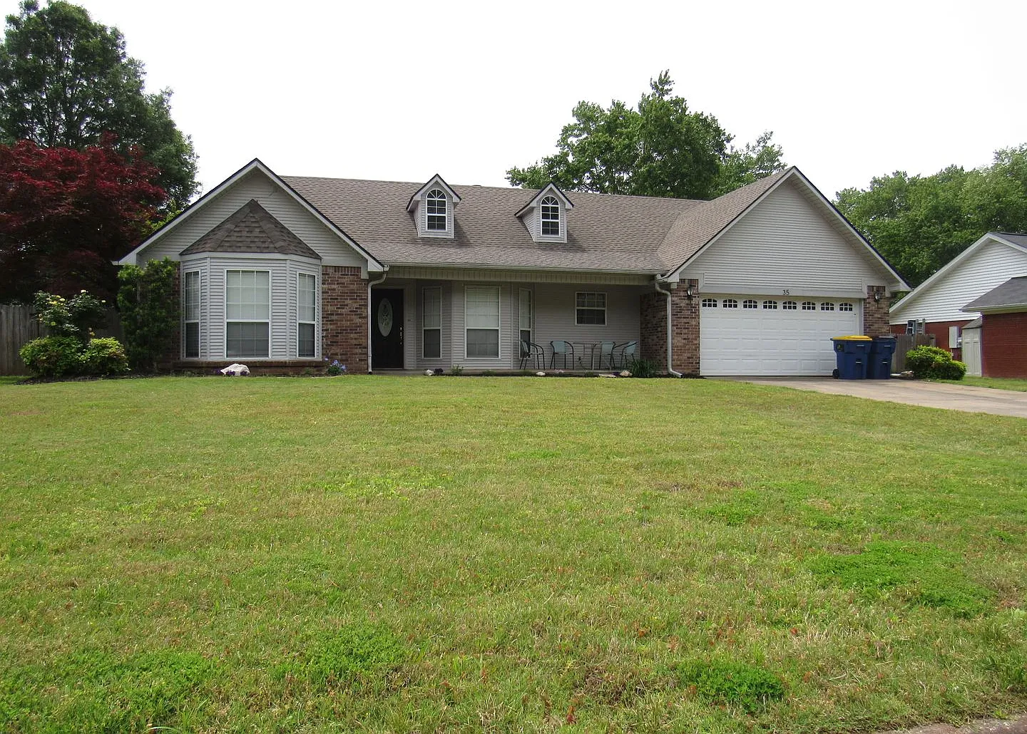 3 bed, 2.0 bath, 1849 sqft, $1,825 — Photo 1