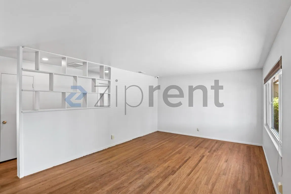 3 bed, 1356 sqft, $4,950 — Photo 2