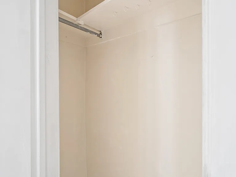 230-236 Trumbull St #B — Photo 14