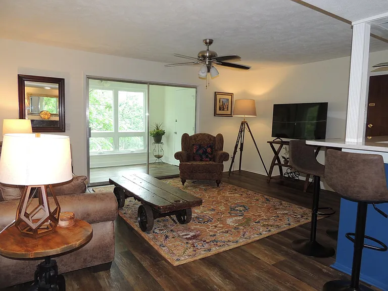 325 Laurens St SW #D7 — Photo 7