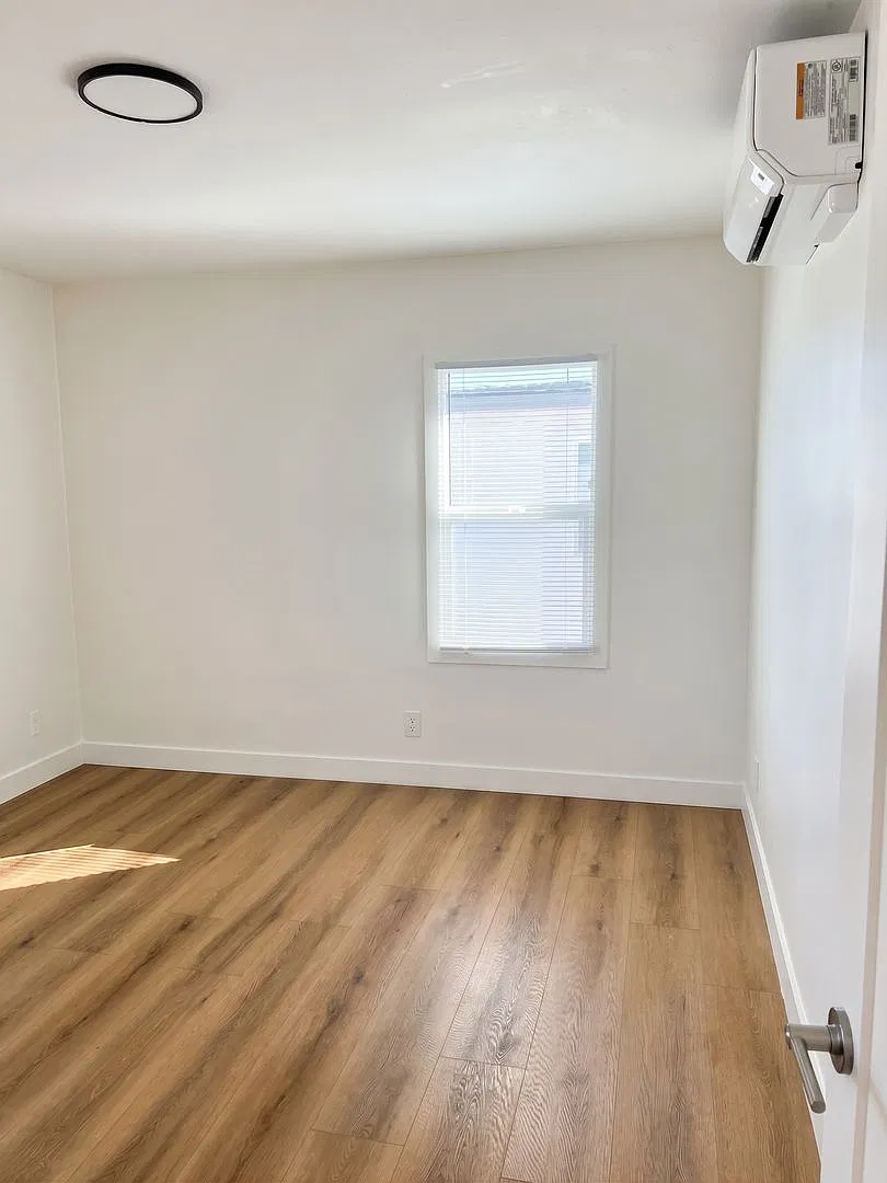 8716-22 Ramsgate Ave. — Photo 4