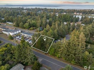 605 Sunset Ave NE, Ocean Shores, WA