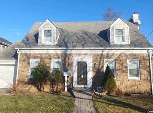 32 Warner Ave, Hempstead, NY 11550