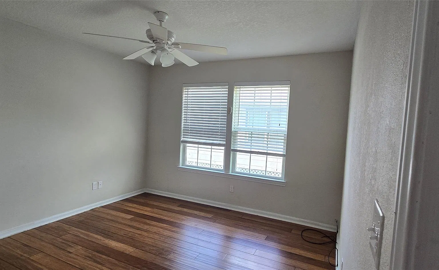 3 bed, 2.0 bath, 1400 sqft, $1,550 — Photo 3