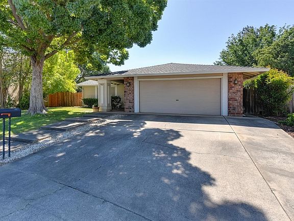 2nd image of 9821 Corte Dorado Ct