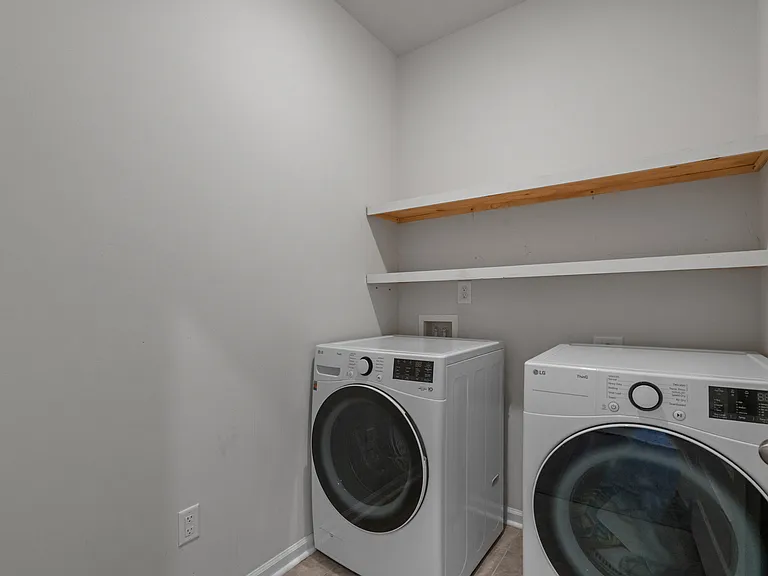 135 Empyrean Cir — Photo 24