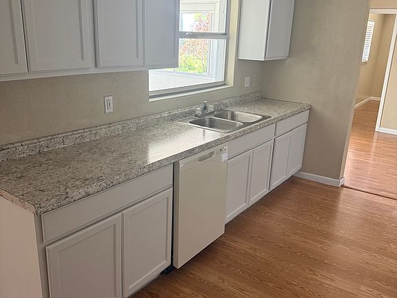 3rd image of 1225 Santa Cruz Ave #1