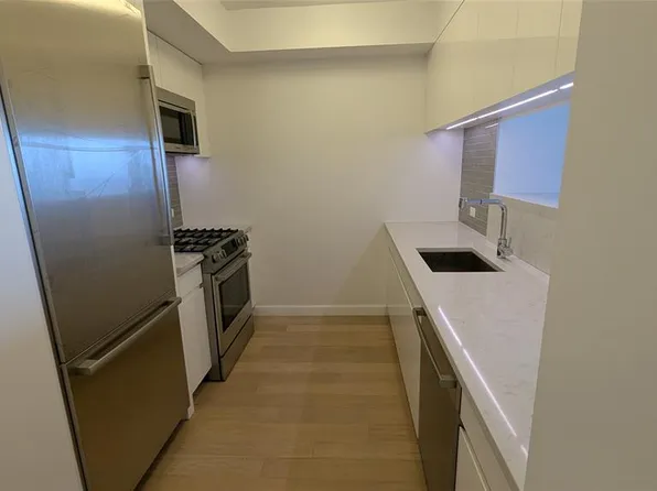 138-35 39th Avenue image 1 of 9