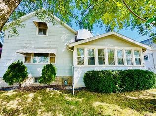 330 W 17th Ave, Oshkosh, WI 54902
