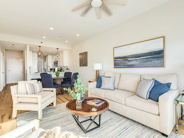 7700 Seawall Blvd #302 — Photo 4