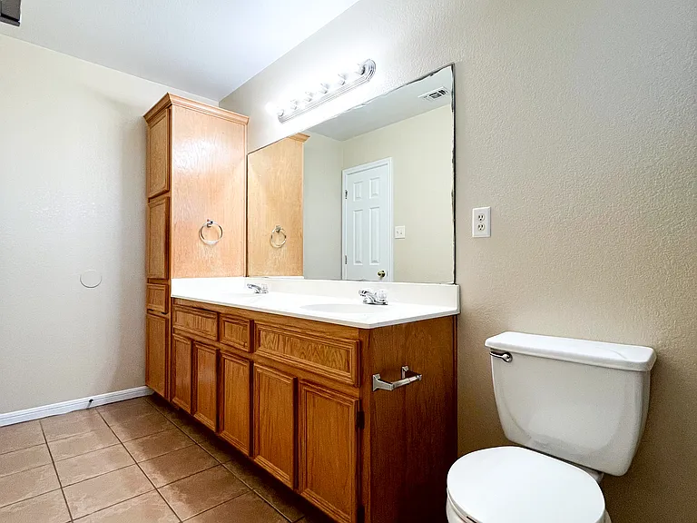 1303 Nicholas Cir #B — Photo 26