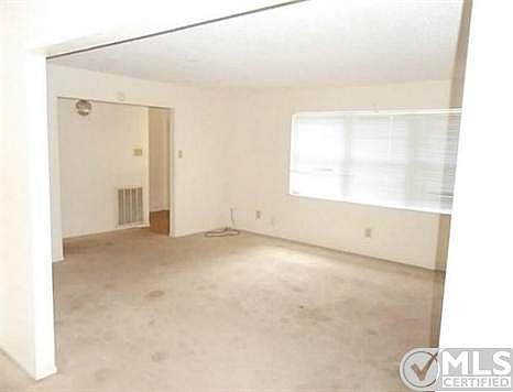 4th image of 4723 Diaz Ave