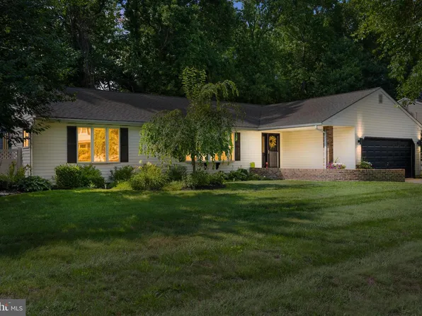 7 Bogart Dr, Pennsville, NJ 08070