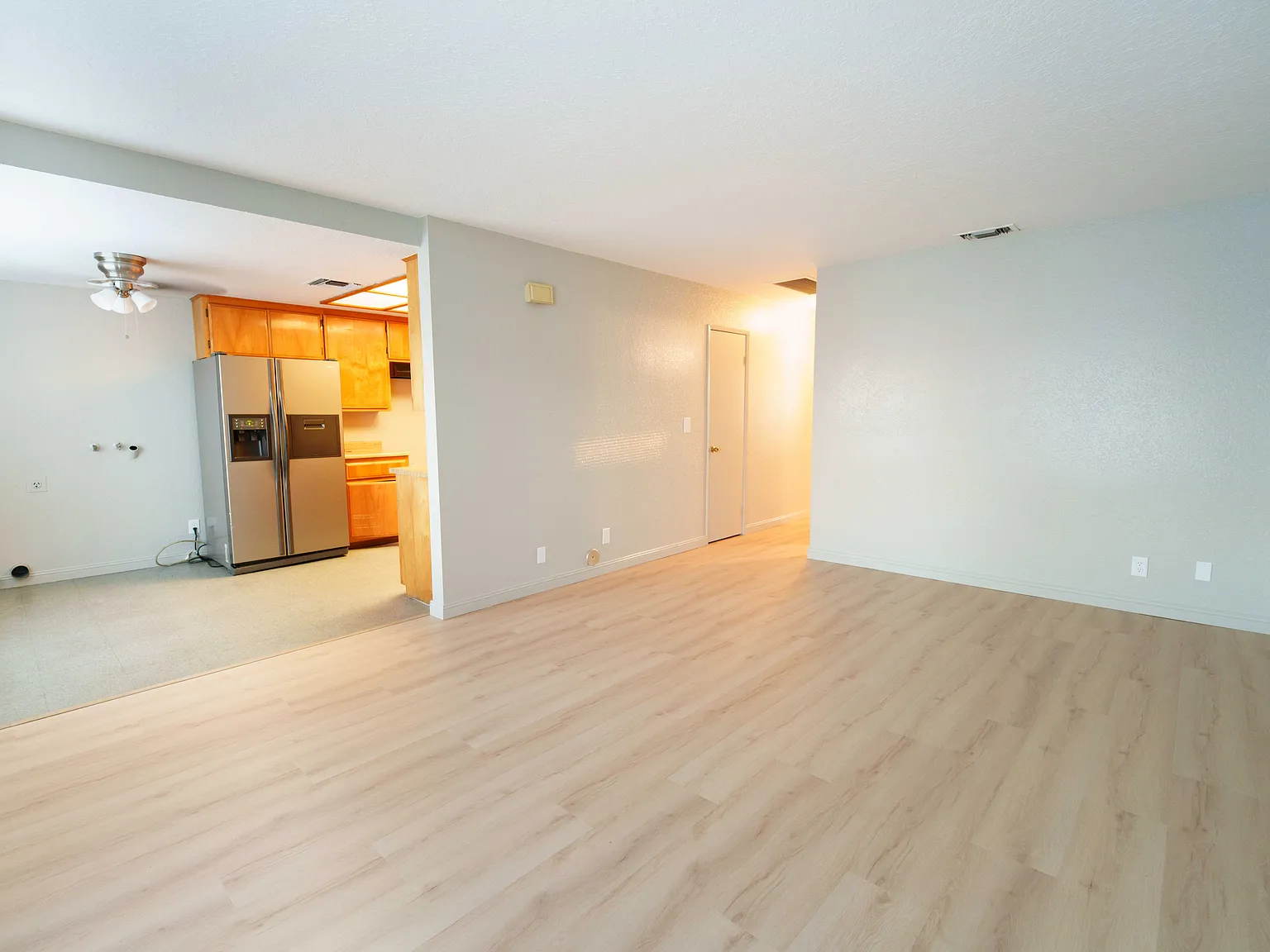 2 bed, 900 sqft, $2,300 — Photo 3
