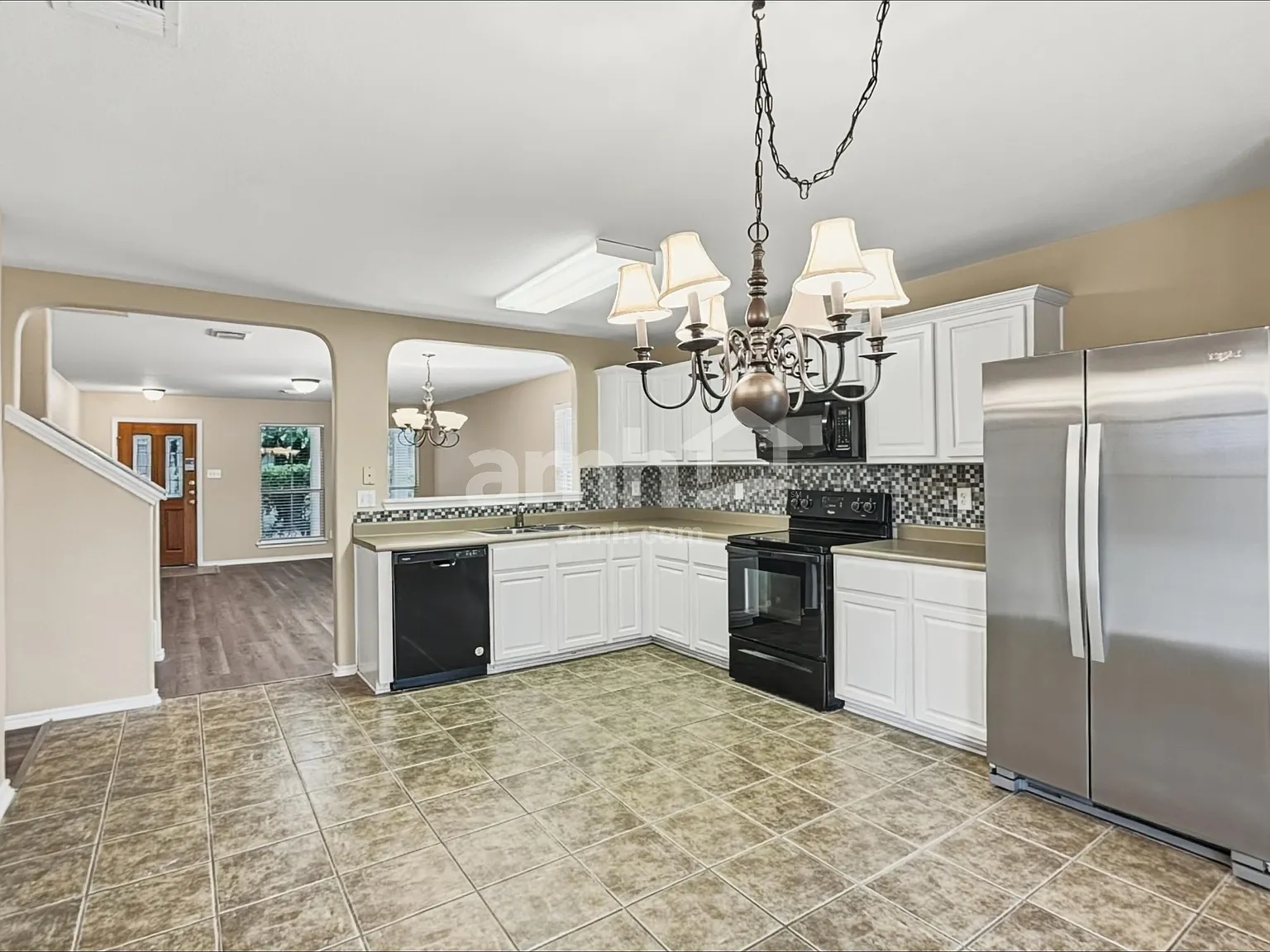 4 bed, 2.0 bath, 2467 sqft, $2,065 — Photo 4