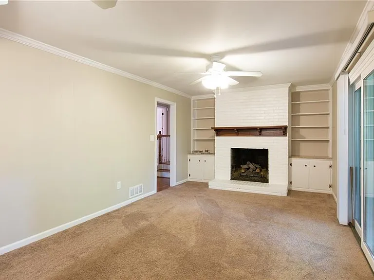 2852 Talisman Ct NE — Photo 9