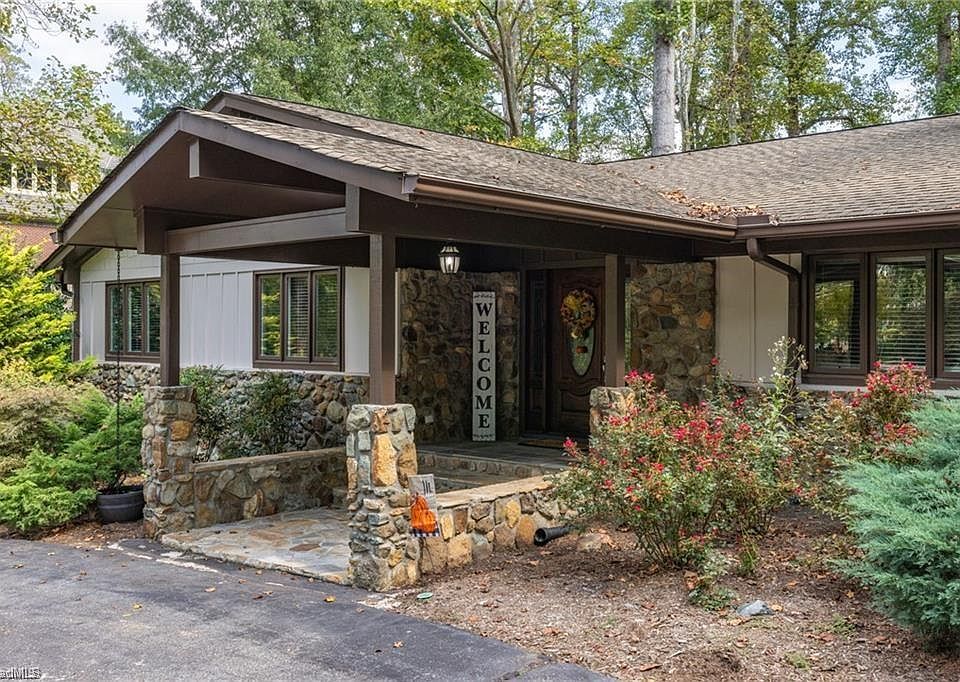 1st image of 3301 Forsyth Dr