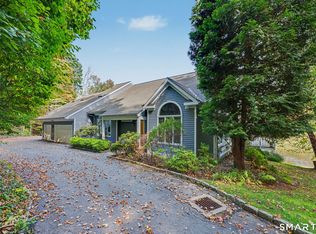 28 Mead Ridge Rd, Ridgefield, CT 06877