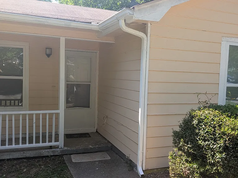 5651 Waterford Ct — Photo 2
