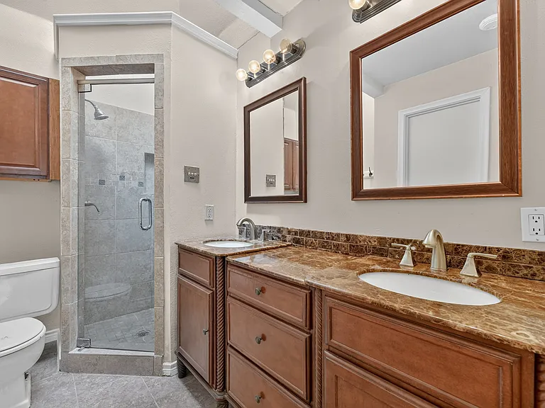 2305 Shady Creek Dr — Photo 13