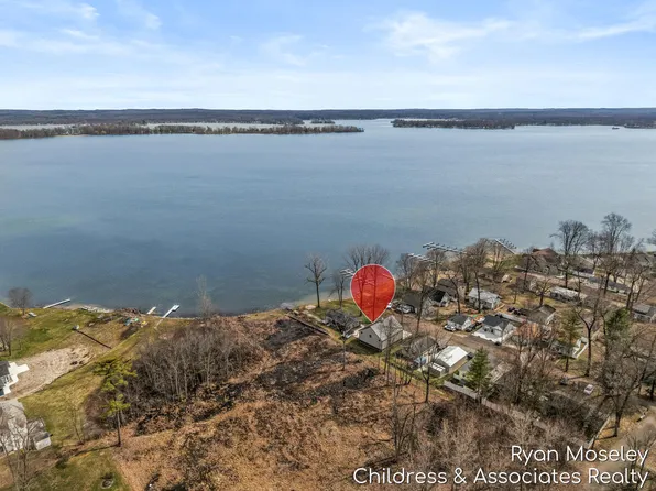 12720 Russell Dr, Wayland, MI 49348