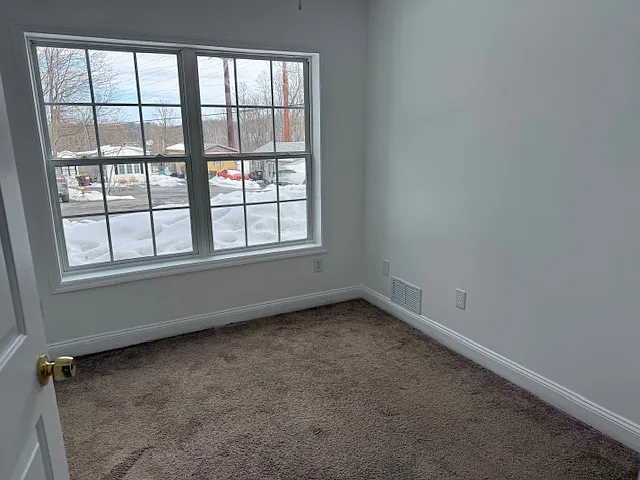 2 bed, 1100 sqft, $2,010 — Photo 3