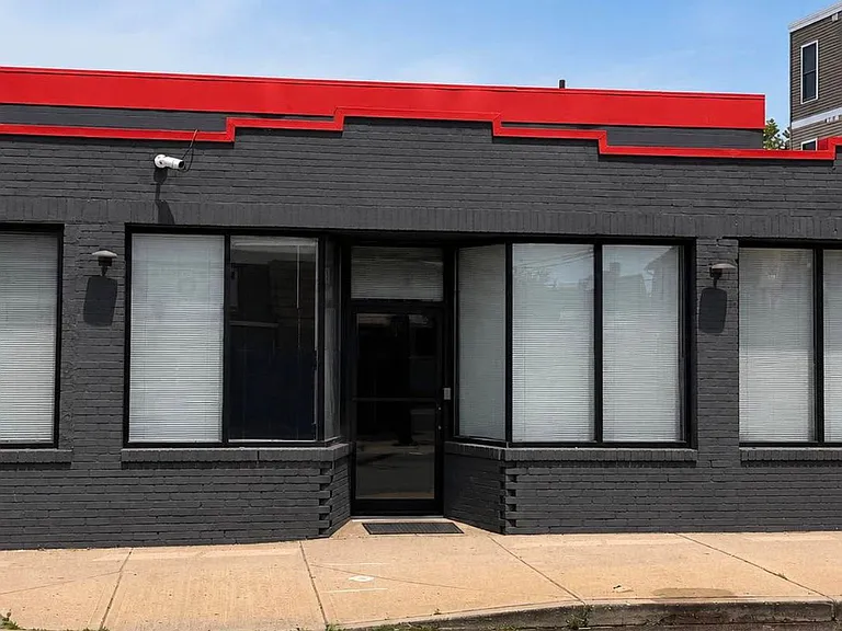 615 Summer St — Photo 1