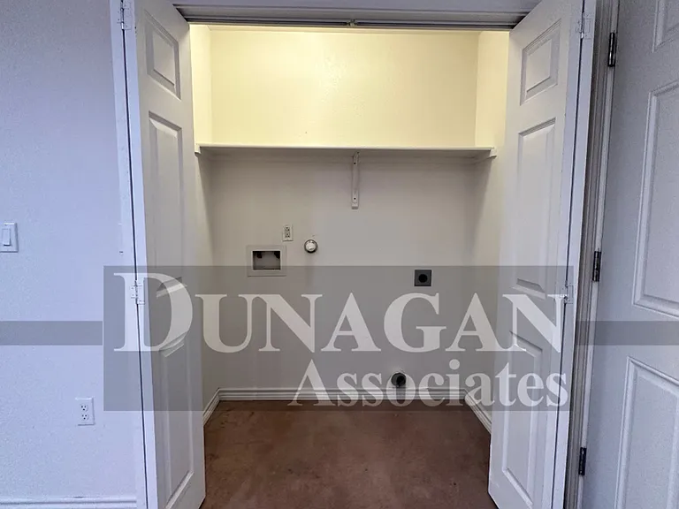 706 N Guadalupe St — Photo 3