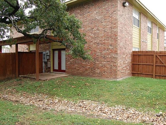 3rd image of 2100 Southwood Dr APT 18